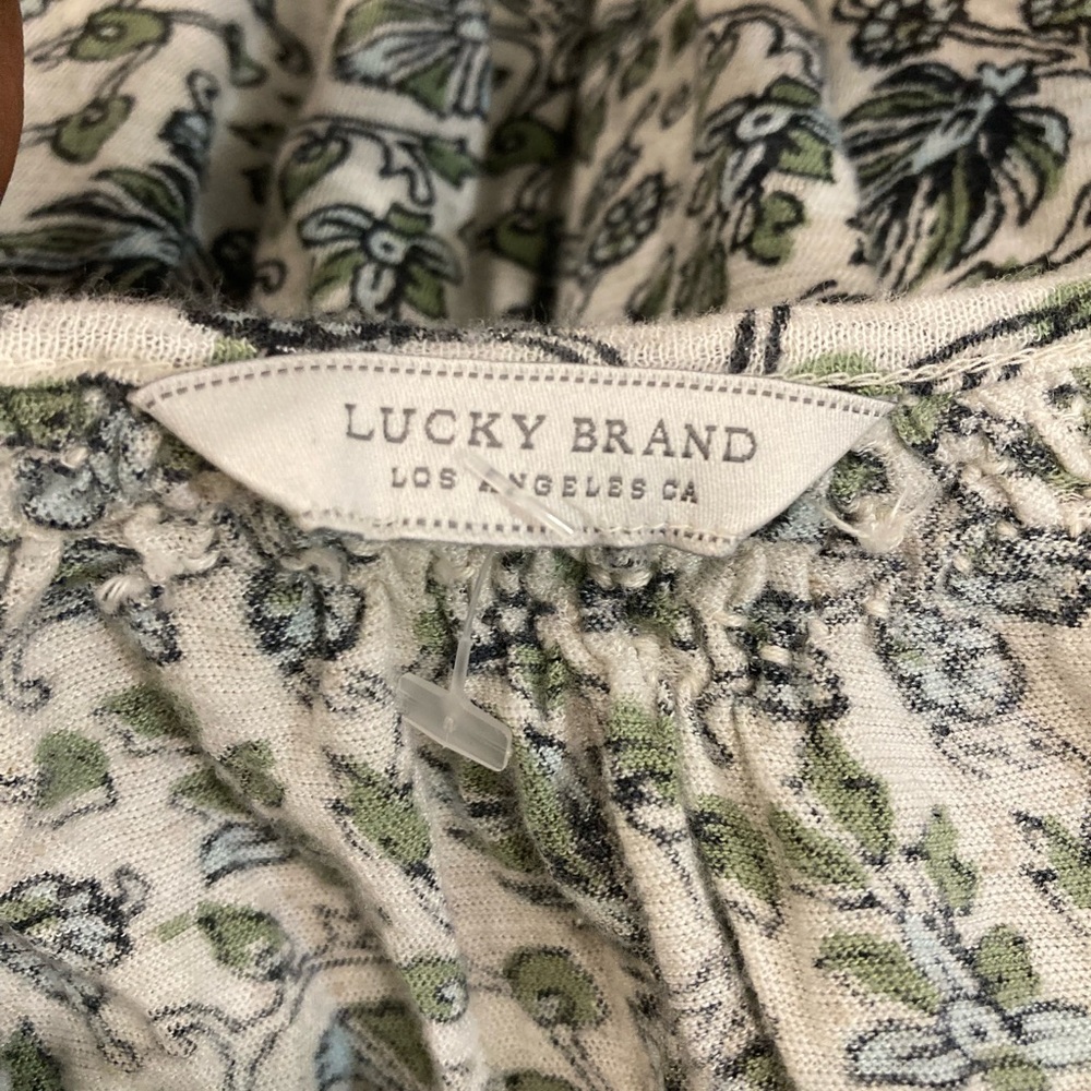 👙Lucky Brand Cream and Sage Green Patterned Blouse 👙 - Picture 2 of 6